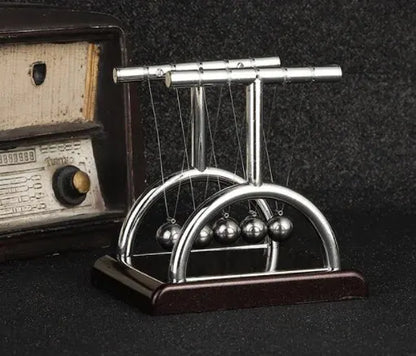 Newton's Cradle Desktop Toy – Classic Physics Pendulum