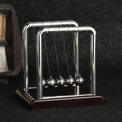 Newton's Cradle Desktop Toy – Classic Physics Pendulum