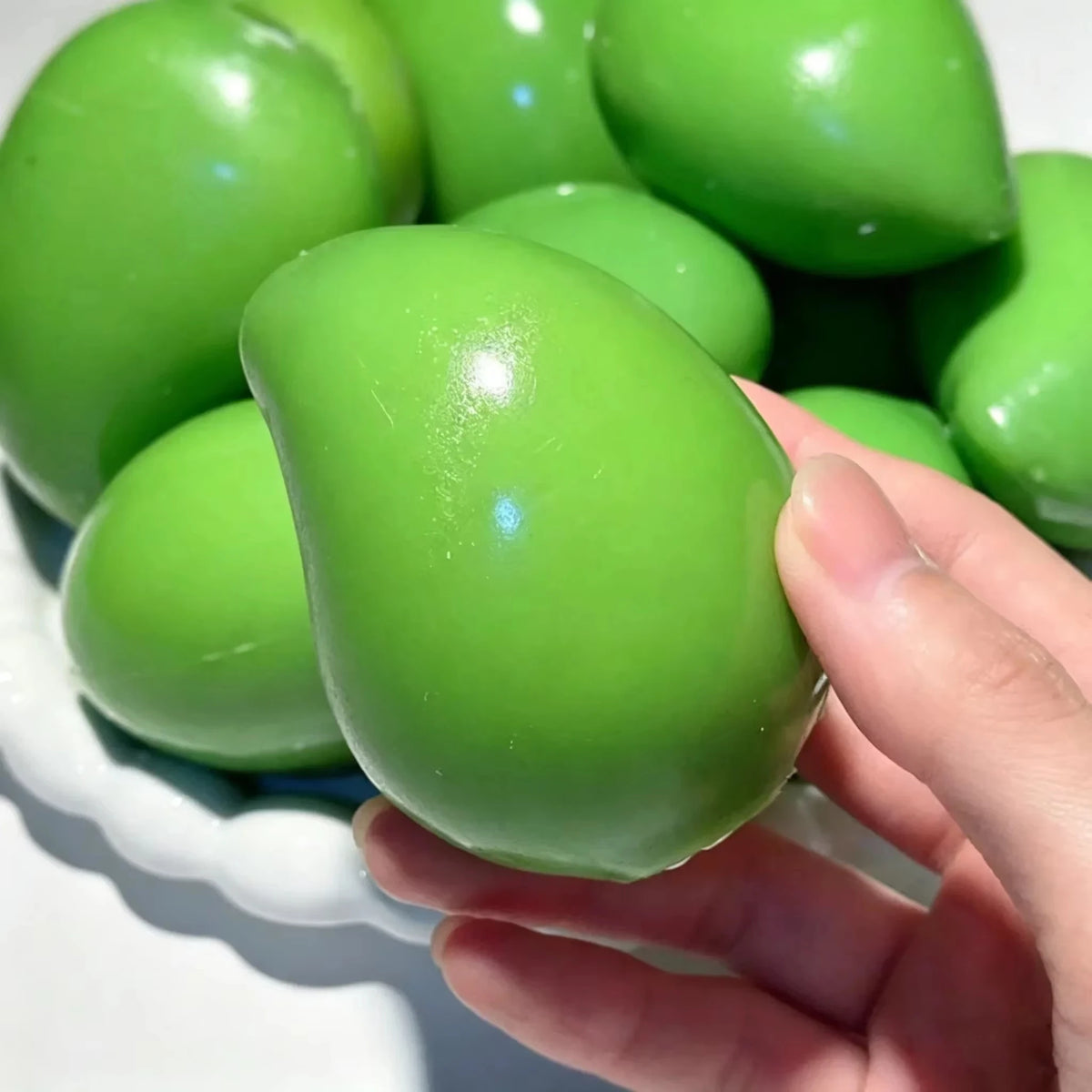 Hot Selling Realistic Temperature Sensitive Color Changing Mango Stress Relief Squeeze Fidget Toy ASMR for Adults Stress Relief
