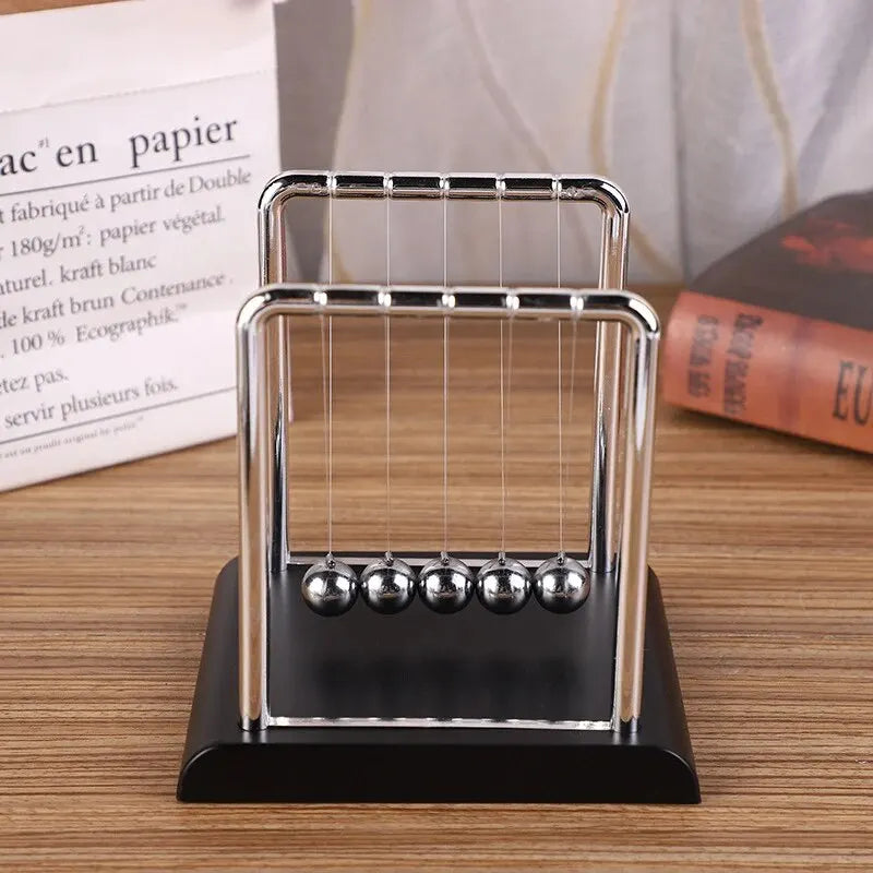 Newton's Cradle Desktop Toy – Classic Physics Pendulum
