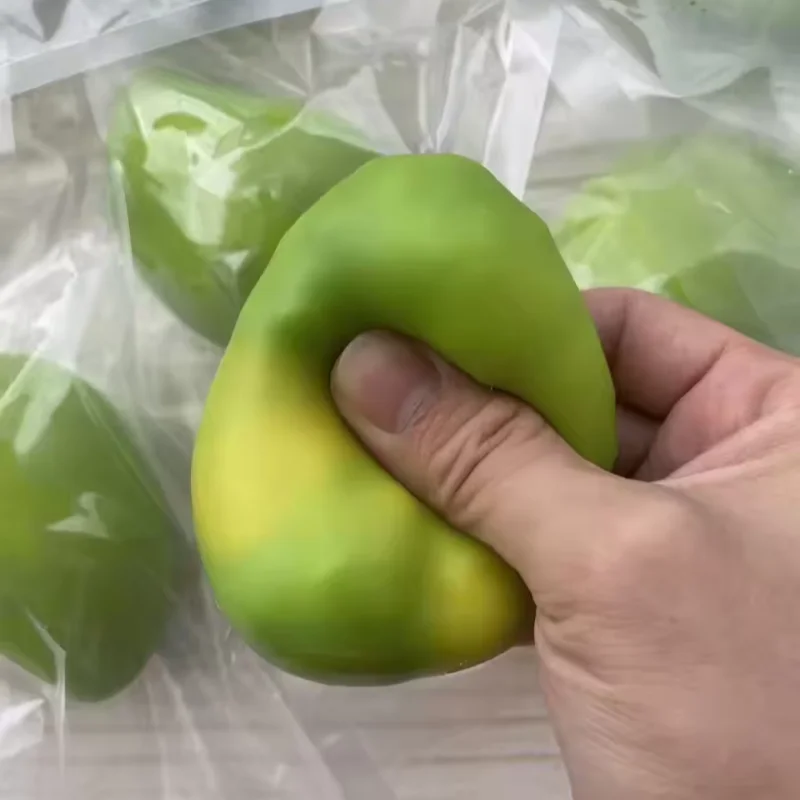 Hot Selling Realistic Temperature Sensitive Color Changing Mango Stress Relief Squeeze Fidget Toy ASMR for Adults Stress Relief