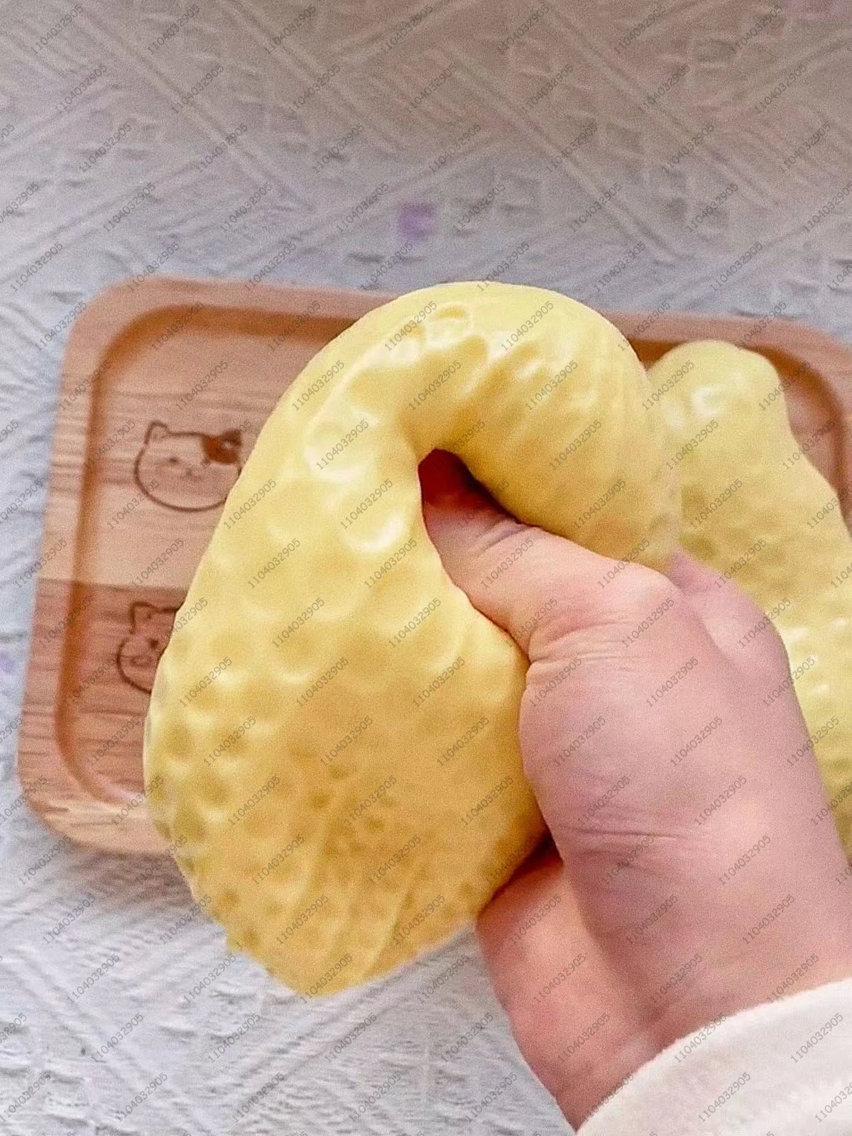 Crunchy Peanut Squishy – Food-Shaped Sensory Fidget