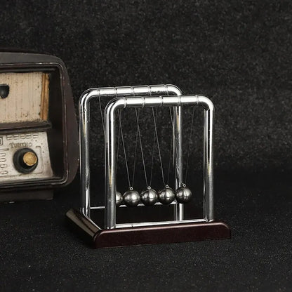 Newton's Cradle Desktop Toy – Classic Physics Pendulum