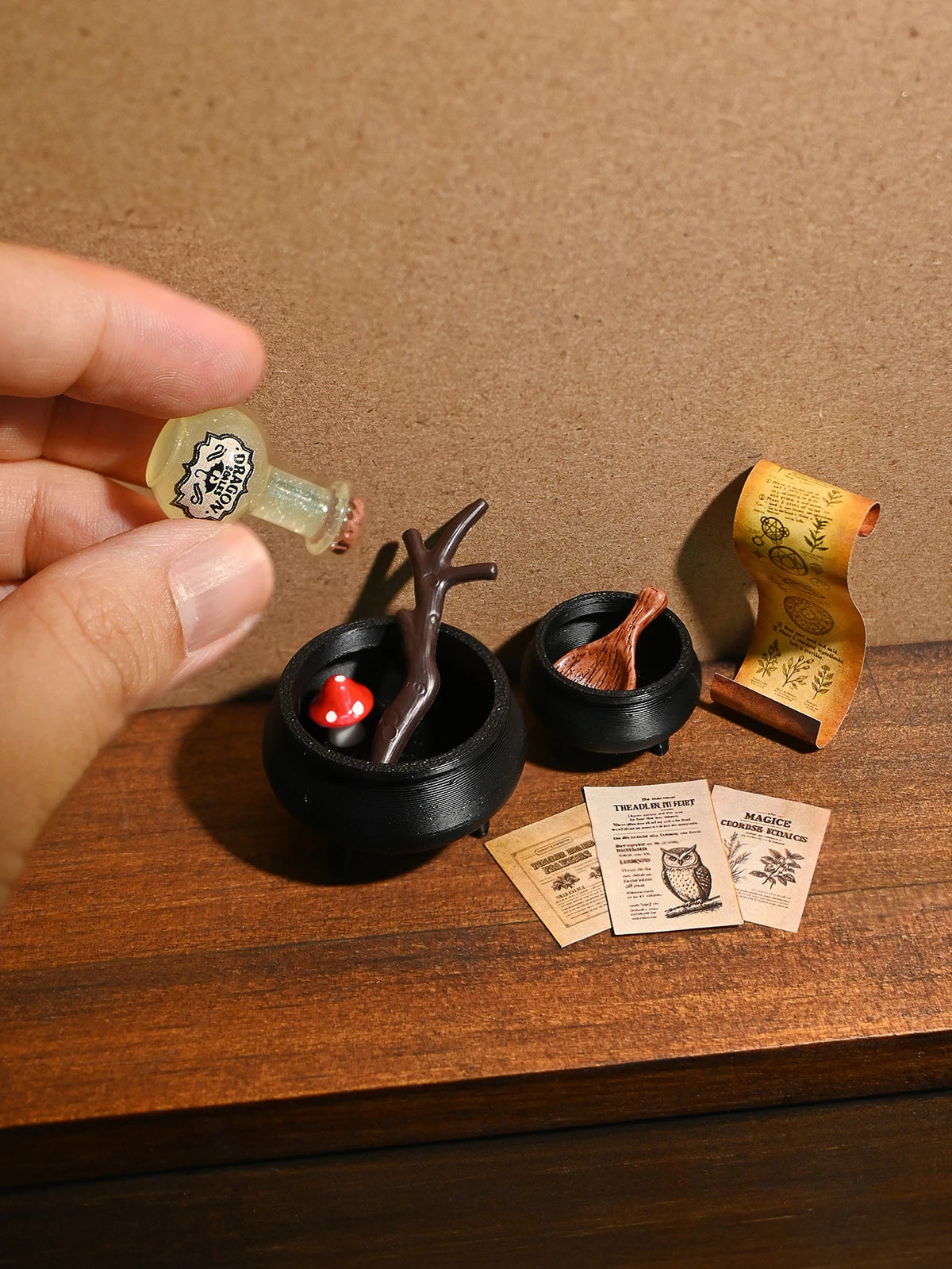 Miniature Magic Crucible Scene Decorations, Suitable for Model House Construction and Set-Up, 1/12 Dollhouse Model House Decoration Accessories, Photography Props, Micro-Landscape Decorations, Miniatures Decoration, Small Gif