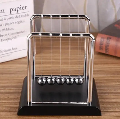 Newton's Cradle Desktop Toy – Classic Physics Pendulum