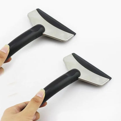2pc uses this car snow removal shovel to solve the problem of car snow making. Car de icing and snow removal device